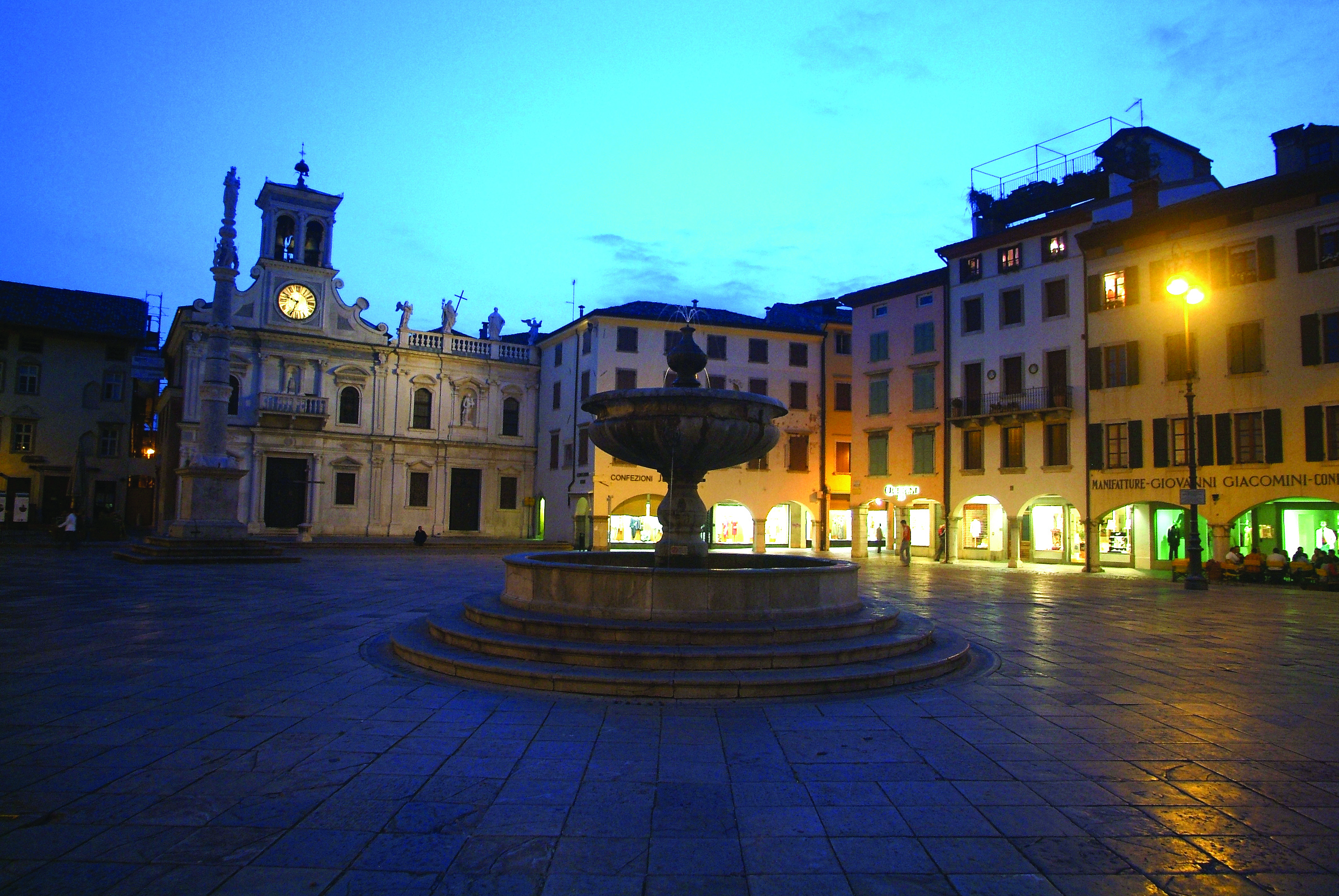 UDINE Piazza S. Giacomo.jpg