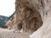 Golfo di rosei-z pláže se dá vstoupit do jeskyně.jpg
